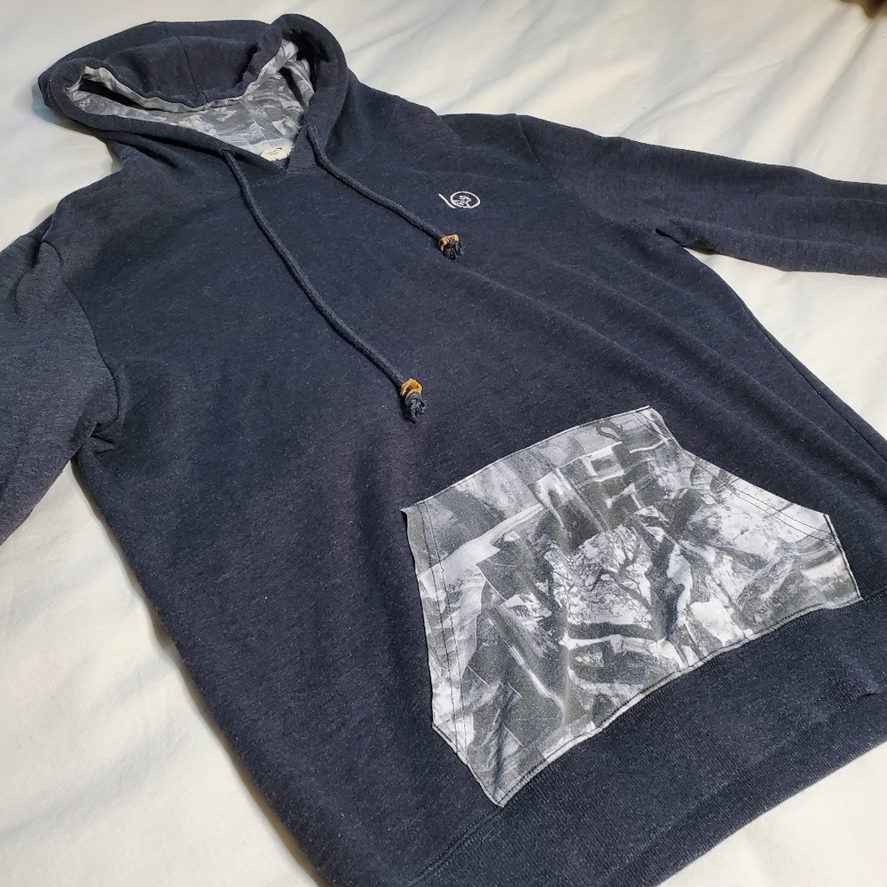 10Tree Hoodie with Camouflage Pocket And Hood - Picture 2 of 5